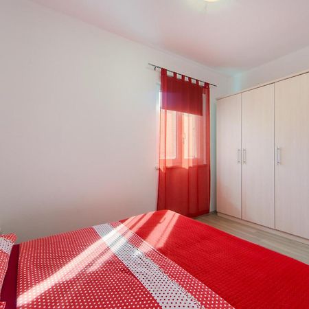 Apartments By The Sea Brist, Makarska - 11078 الغرفة الصورة