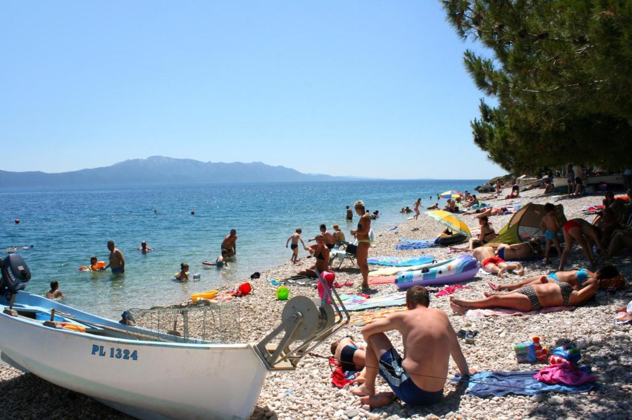 Apartments By The Sea Brist, Makarska - 11078 المظهر الخارجي الصورة