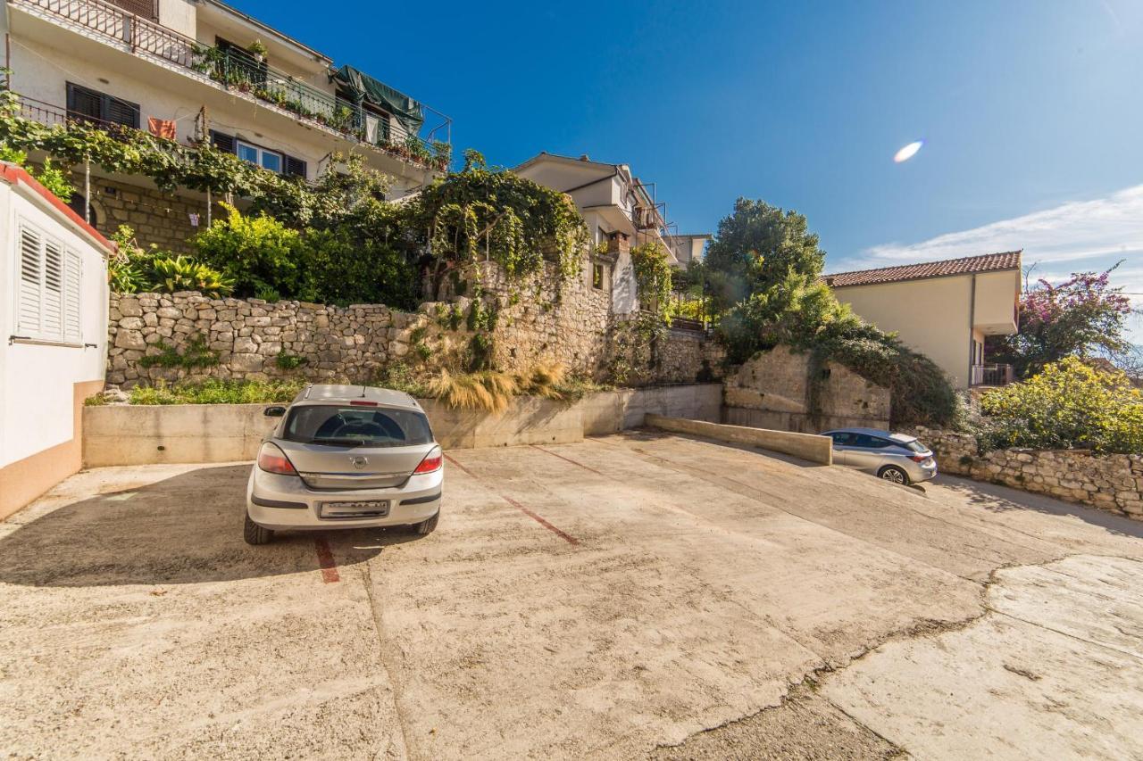 Apartments By The Sea Brist, Makarska - 11078 المظهر الخارجي الصورة