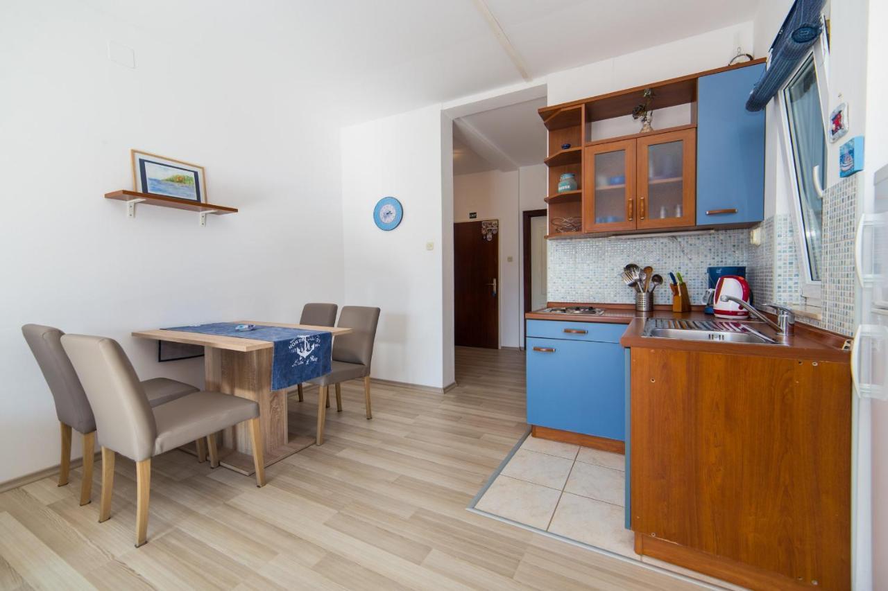 Apartments By The Sea Brist, Makarska - 11078 المظهر الخارجي الصورة