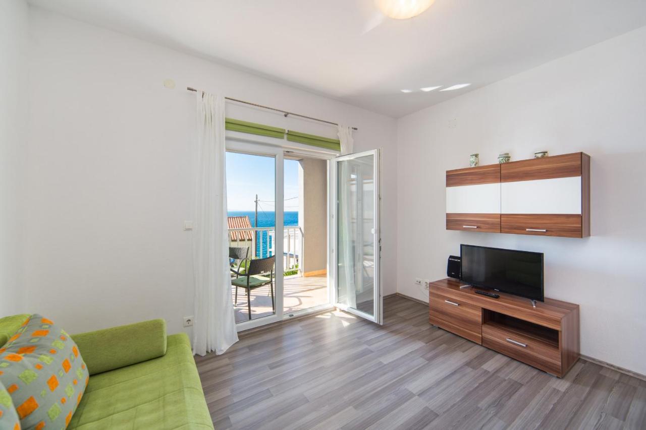Apartments By The Sea Brist, Makarska - 11078 المظهر الخارجي الصورة