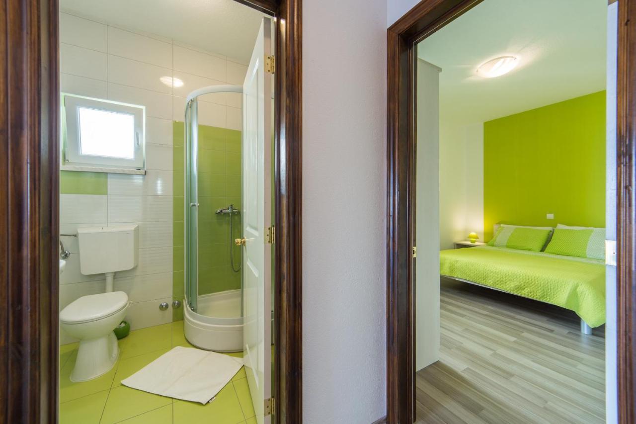 Apartments By The Sea Brist, Makarska - 11078 المظهر الخارجي الصورة