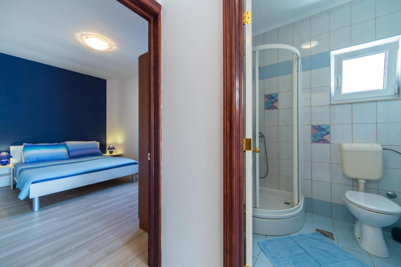 Apartments By The Sea Brist, Makarska - 11078 المظهر الخارجي الصورة
