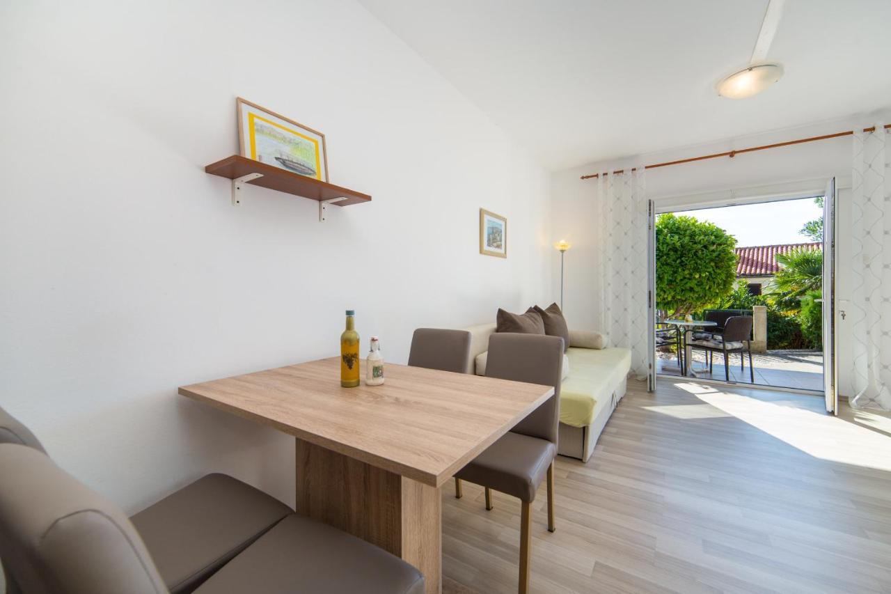 Apartments By The Sea Brist, Makarska - 11078 المظهر الخارجي الصورة