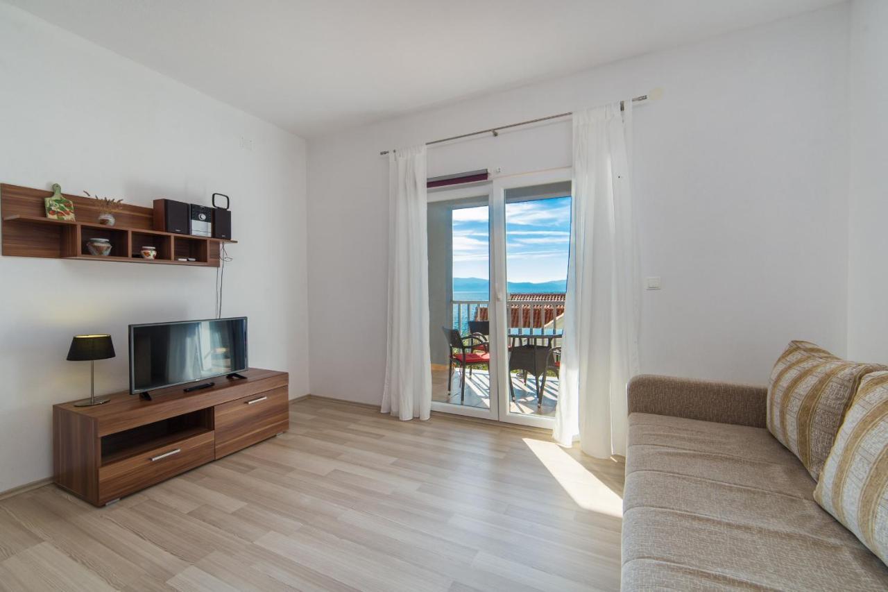 Apartments By The Sea Brist, Makarska - 11078 المظهر الخارجي الصورة
