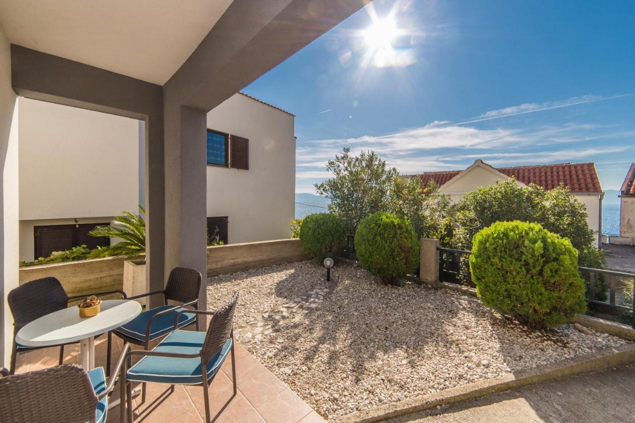 Apartments By The Sea Brist, Makarska - 11078 المظهر الخارجي الصورة